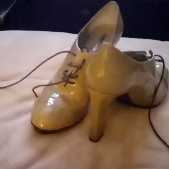 Theory women's shoe - Picture 2 of 3